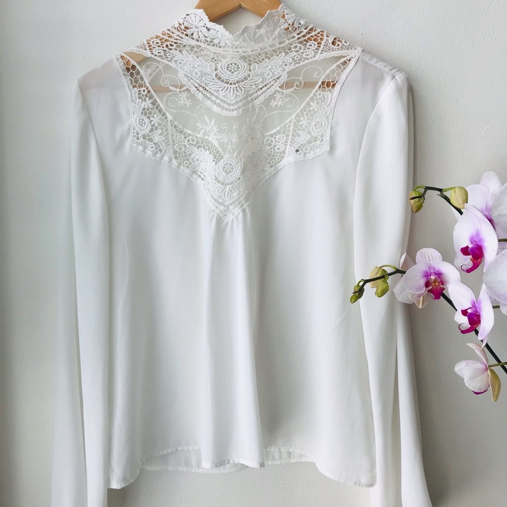 Pretty & Classic White High Neck Lace Blouse Large